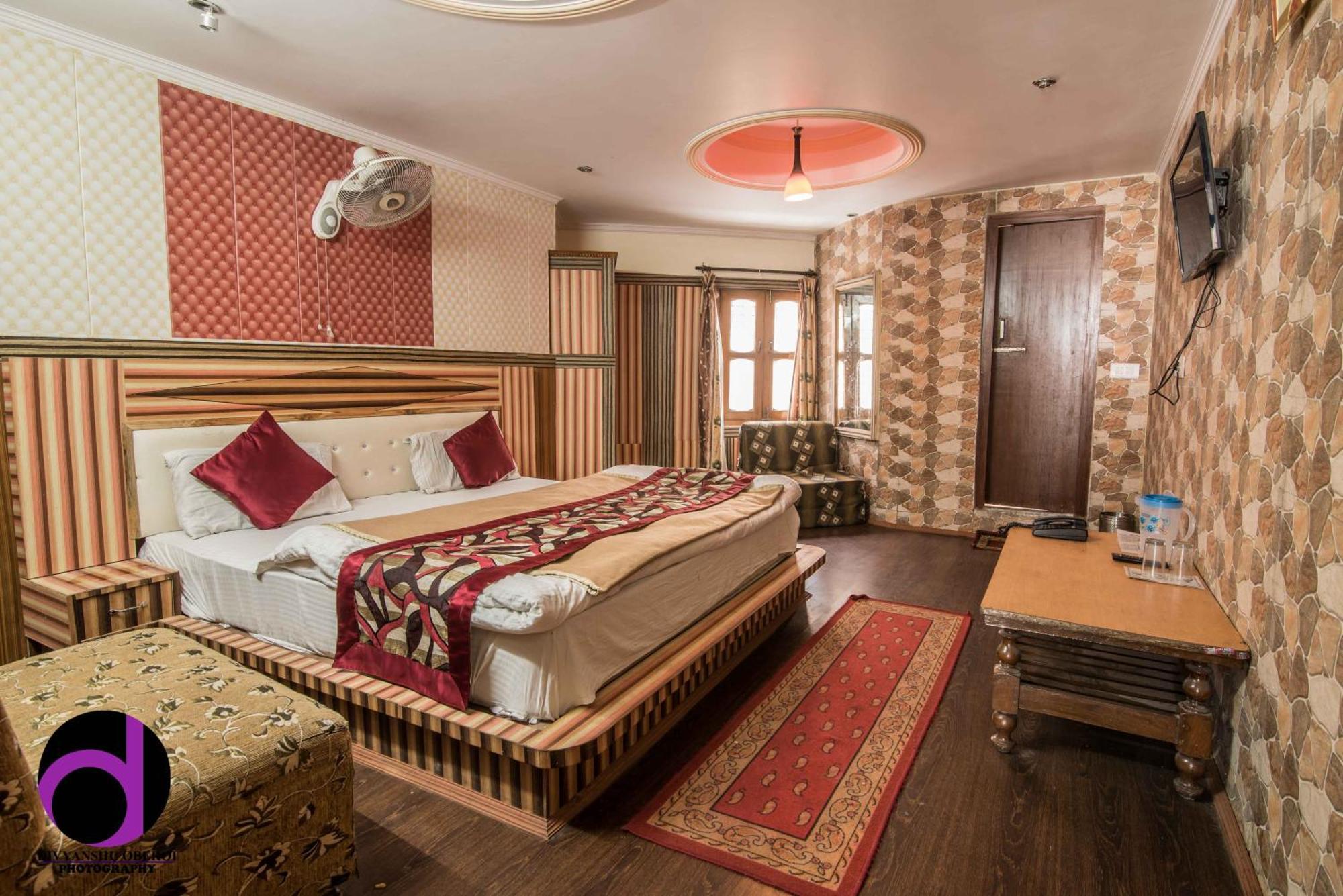 Moon Hotel Mallital, Near Nainital High Court Экстерьер фото